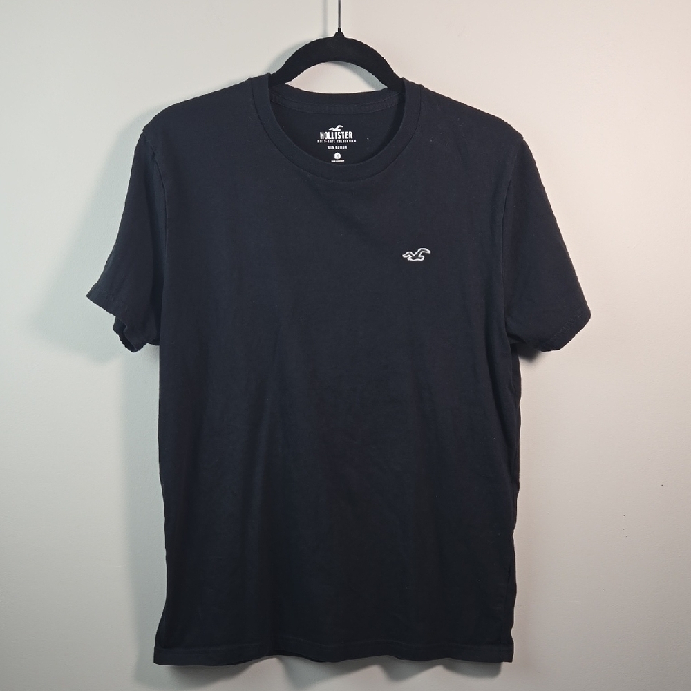 Hollister Black Short Sleeve Tee Casual Essential